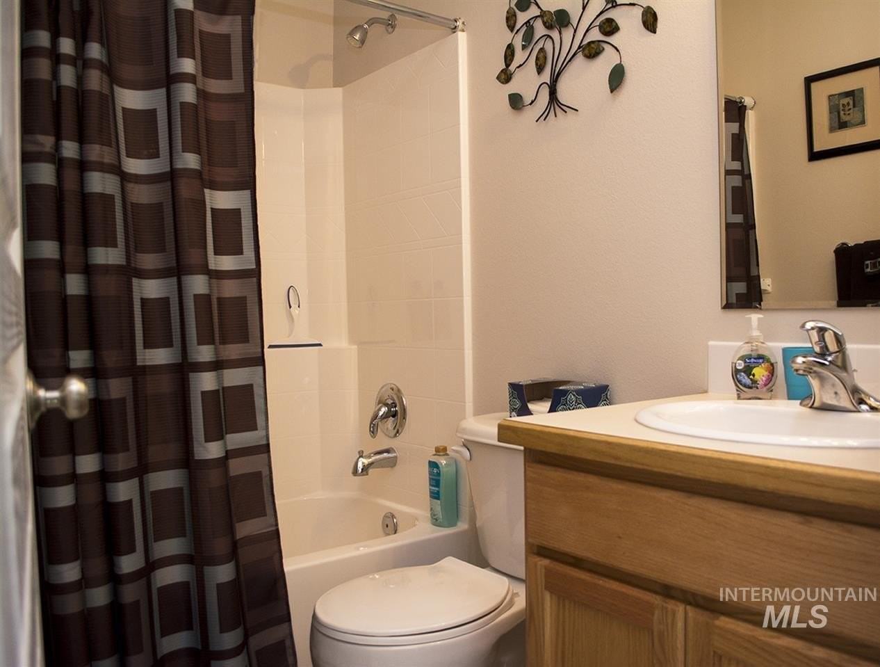 1520 Pilot St - Photo 3 of 26