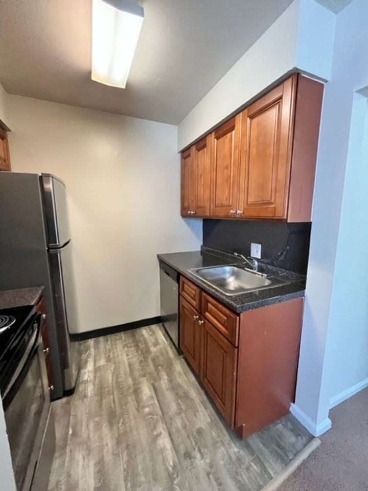 Oak Tree Apartments - Photo 2 of 30