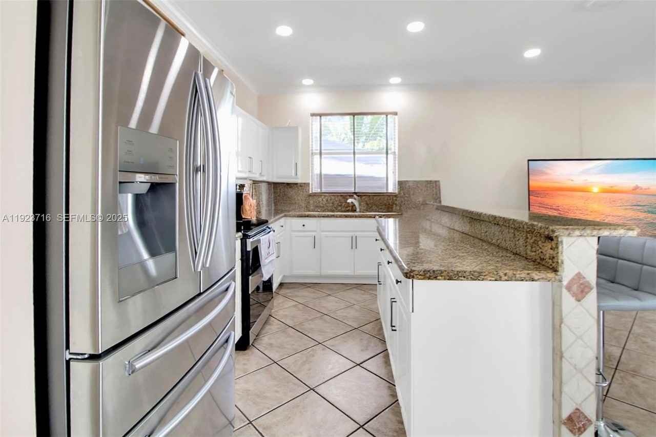 15875 Sw 149th Ln - Photo 4 of 32