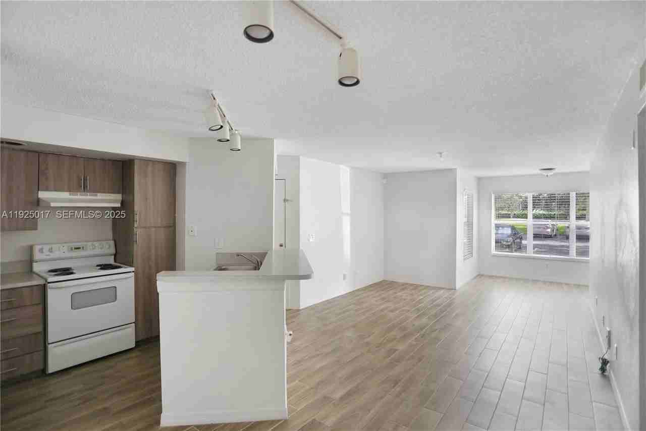 417 Vista Isles Dr #2315 - Photo 4 of 30