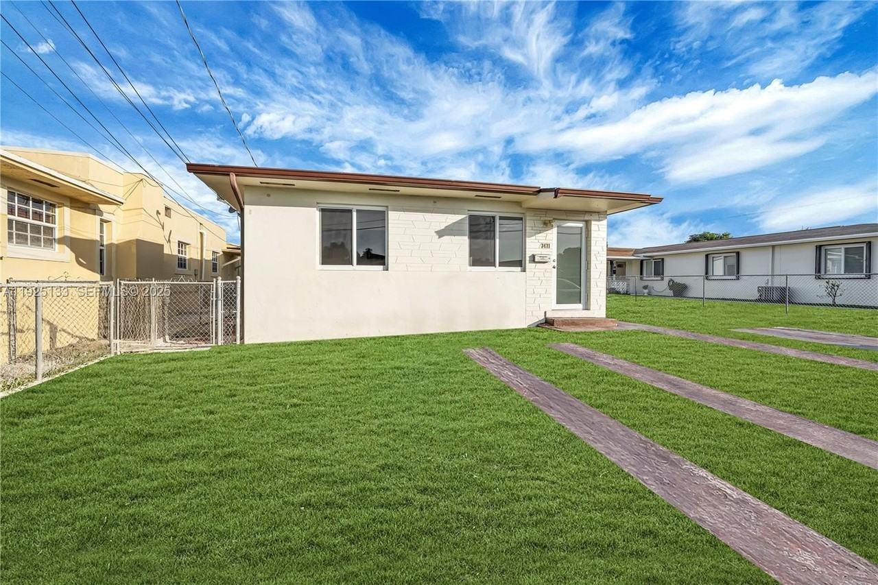 3471 Sw 3rd St #3471 - Photo 2 of 11