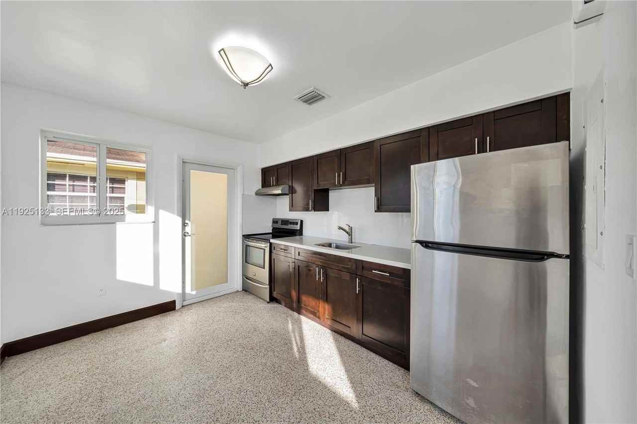 3471 Sw 3rd St #3471 - Photo 5 of 11