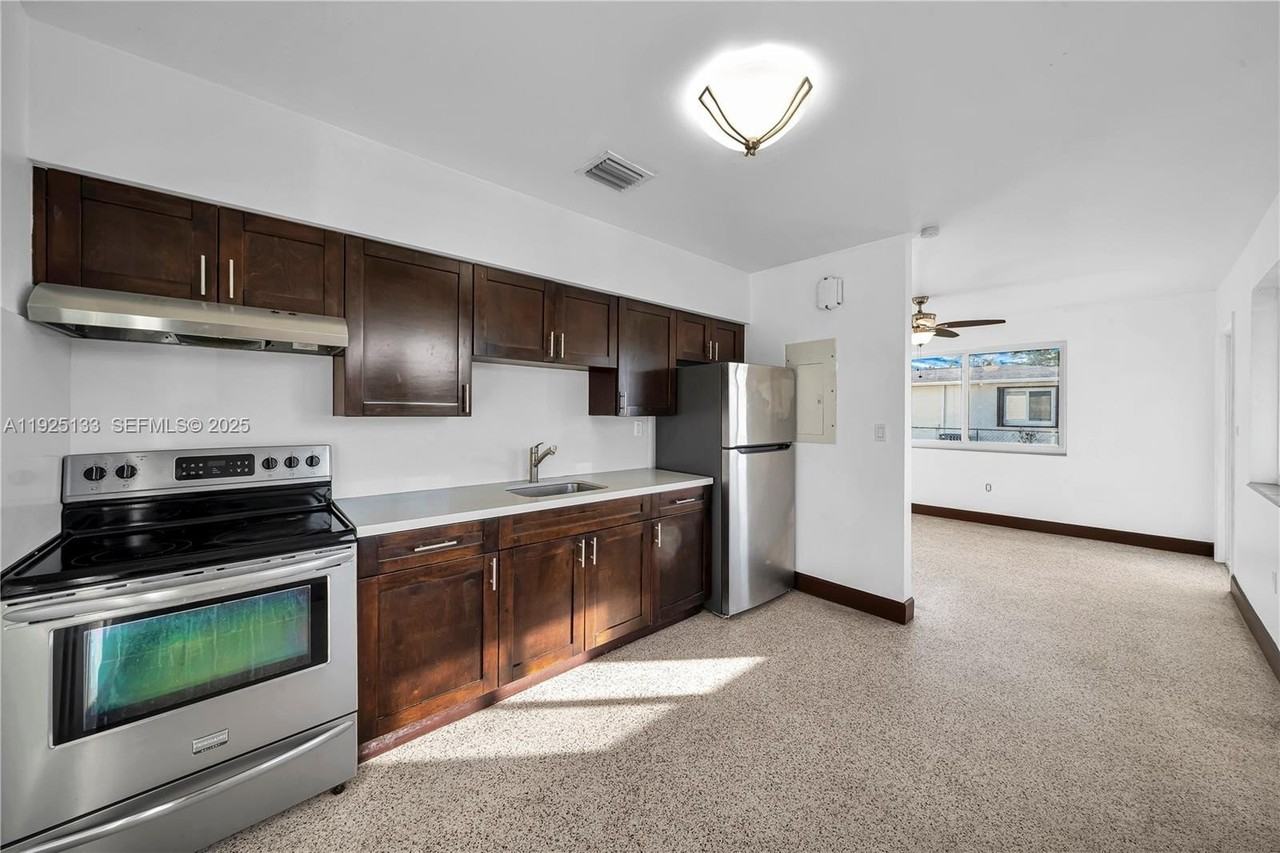 3471 Sw 3rd St #3471 - Photo 7 of 11