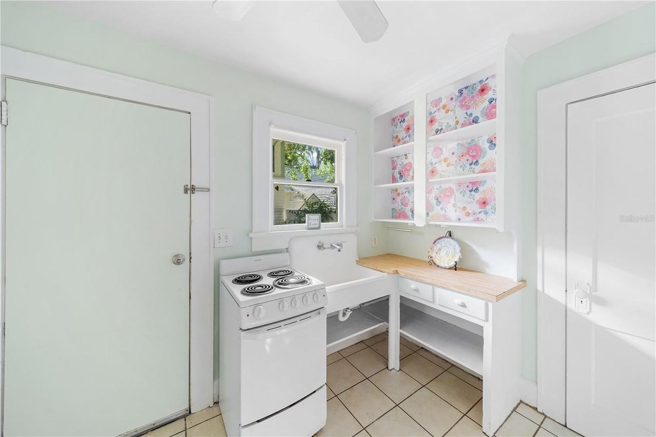 708 Grove St N - Photo 6 of 13