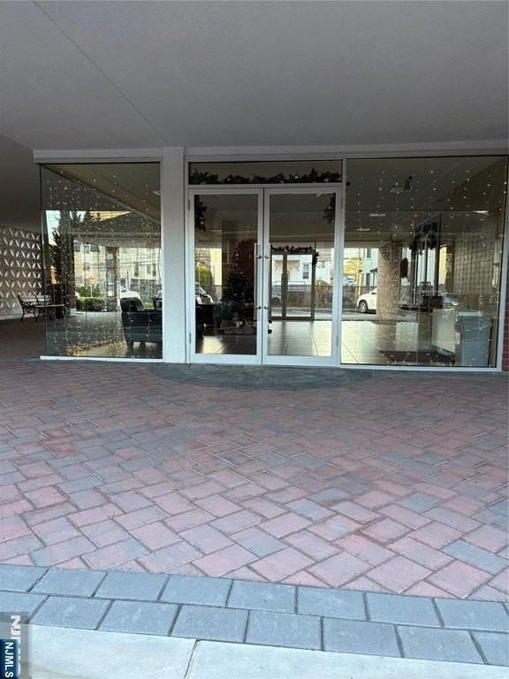 275 Hoym Street - Photo 2 of 18