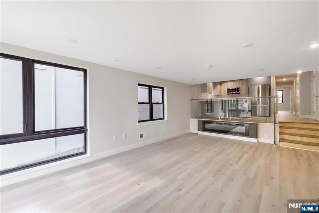 526 64th St - Photo 2 of 19