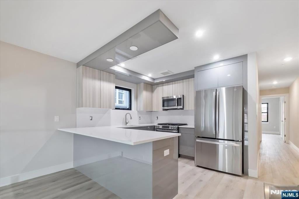 526 64th St - Photo 4 of 19