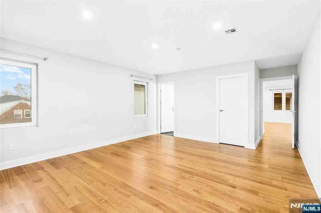 71 Saint Marys Pl - Photo 7 of 41