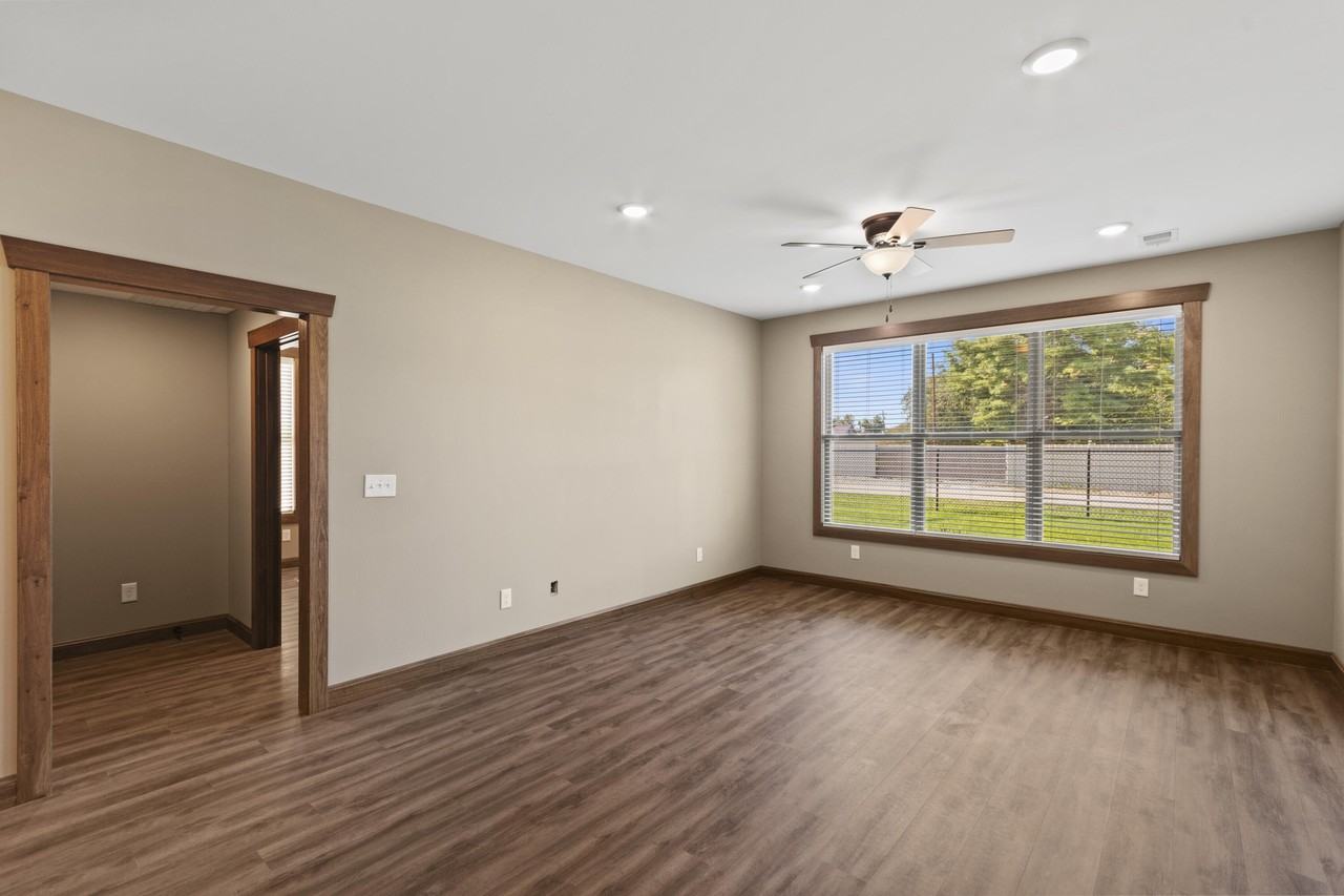 204 Riverview Dr Apt 6 #6 - Photo 5 of 16