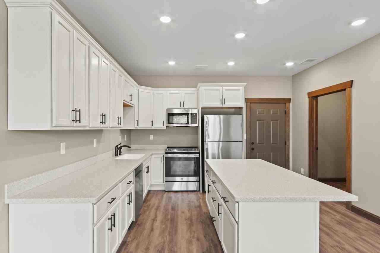 204 Riverview Dr Apt 6 #6 - Photo 6 of 16