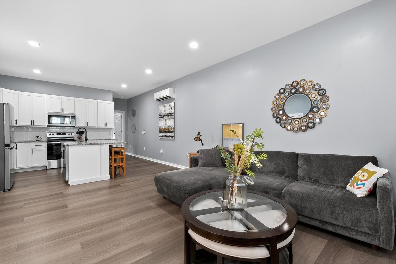 1012 Jackson Street - Photo 4 of 16