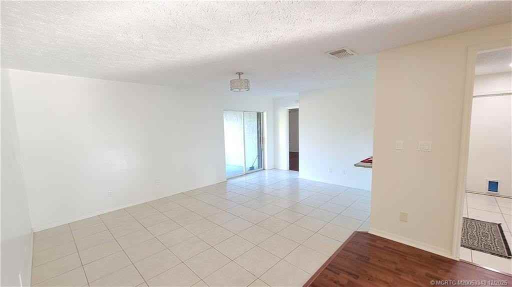 2149 Se Dolphin Rd - Photo 4 of 25