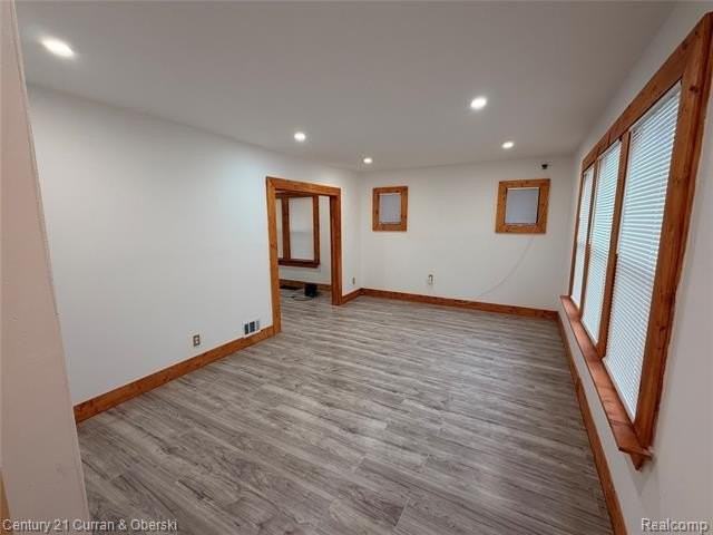 10008 Manor St - Photo 2 of 20