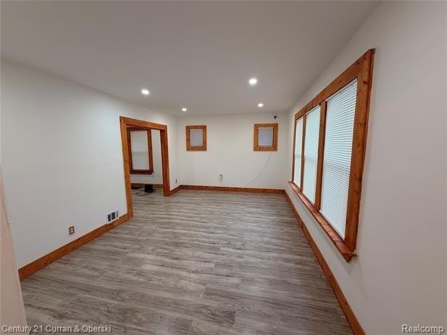 10008 Manor St - Photo 3 of 20