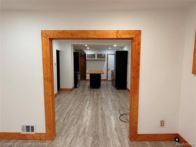 10008 Manor St - Photo 4 of 20