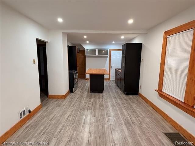 10008 Manor St - Photo 5 of 20