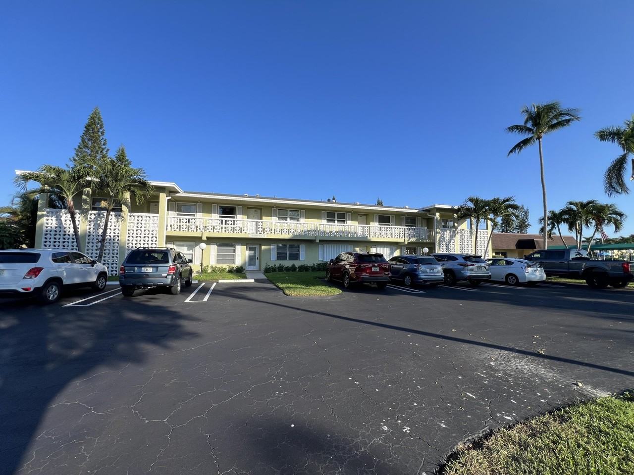 1150 Boxwood Dr #202 - Photo 2 of 19