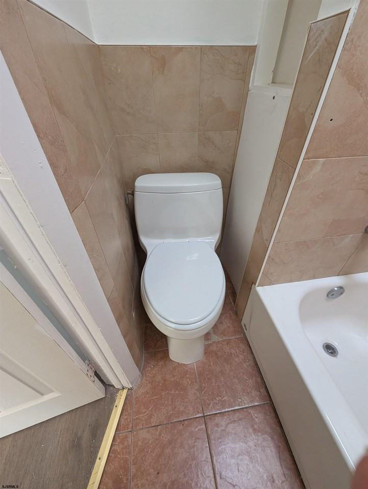 1441 Caspian Ave - Photo 2 of 13