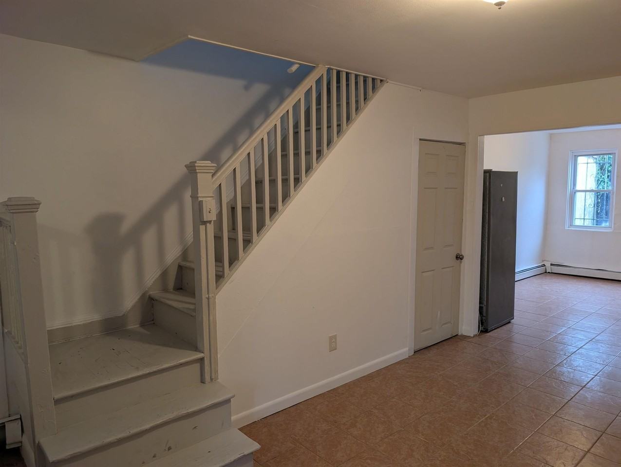 1441 Caspian Ave - Photo 6 of 13