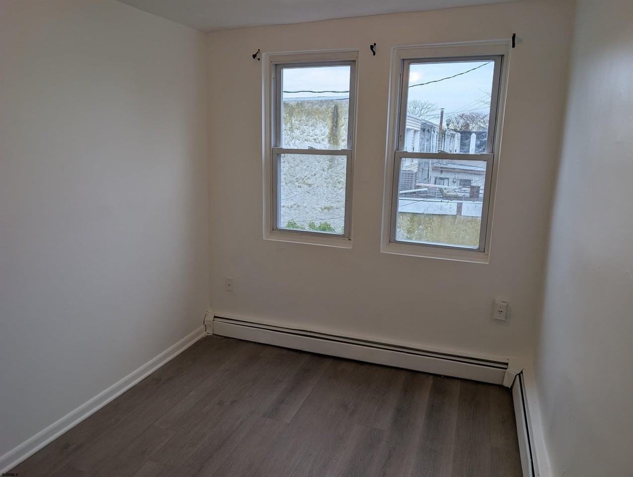 1441 Caspian Ave - Photo 7 of 13