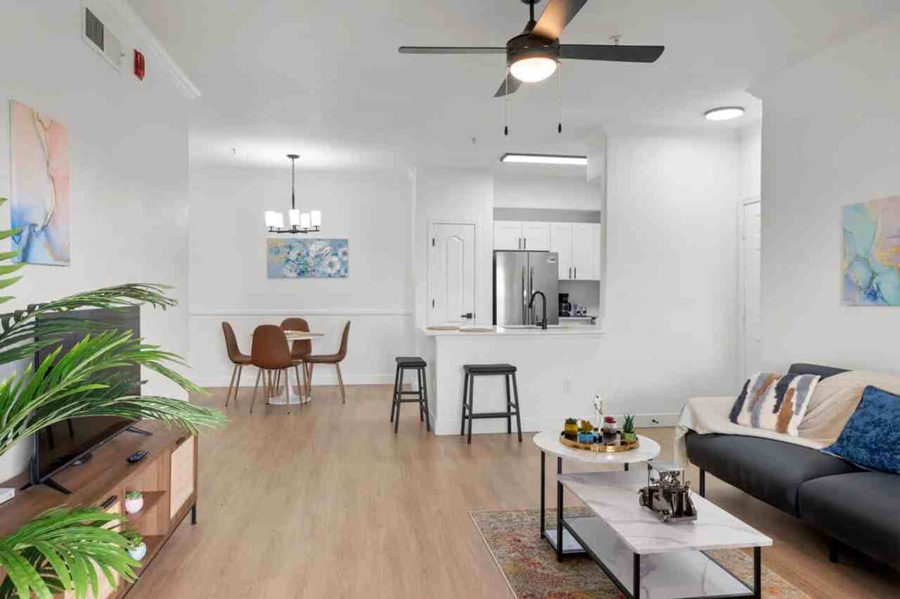 875 West Pecos Road - Photo 4 of 35