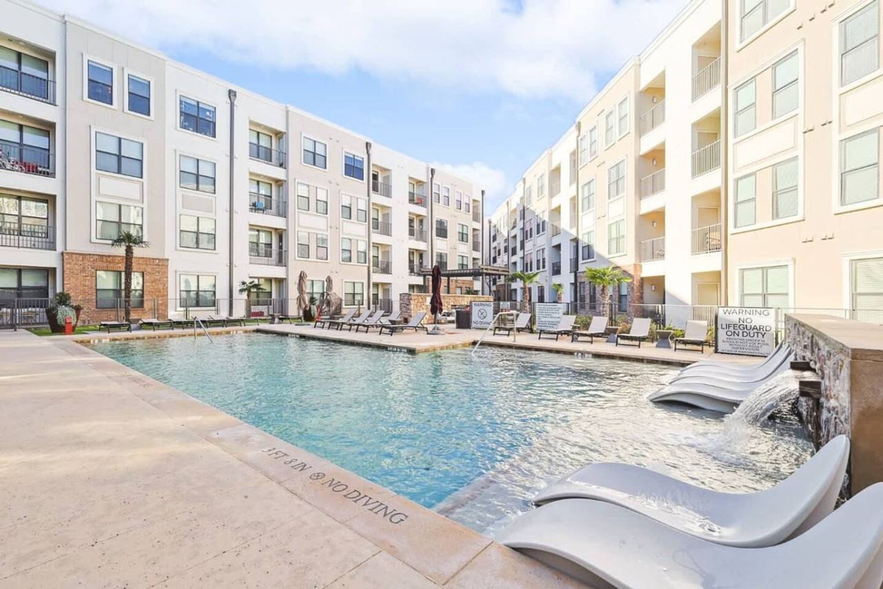 5752 Town and Country Boulevard - Photo 5 of 92