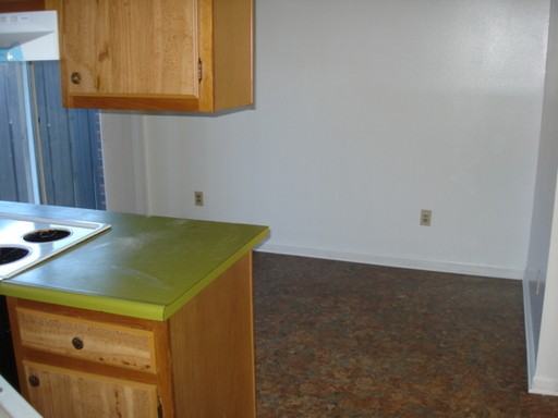 955 Taylorsview Dr - Photo 2 of 6