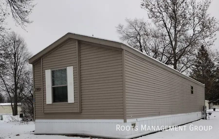 2340 Fredonia Ave - Photo 2 of 9