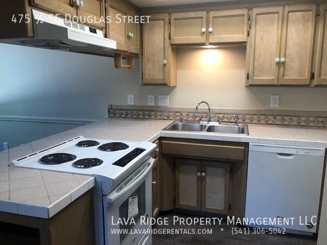 475 Se Douglas St - Photo 3 of 16