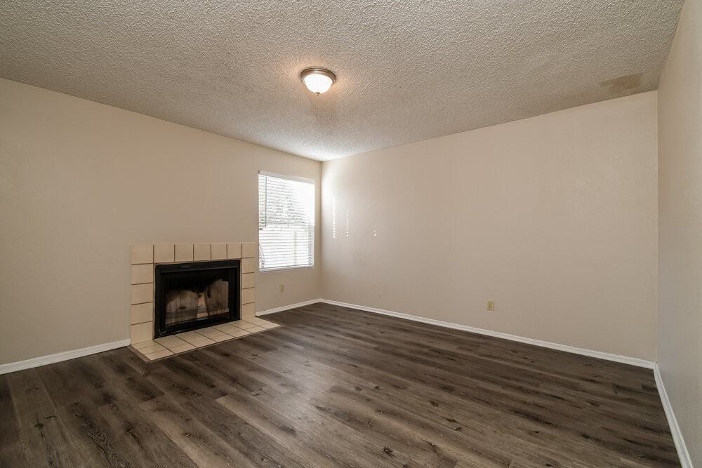 3869 W Elgin St - Photo 4 of 17