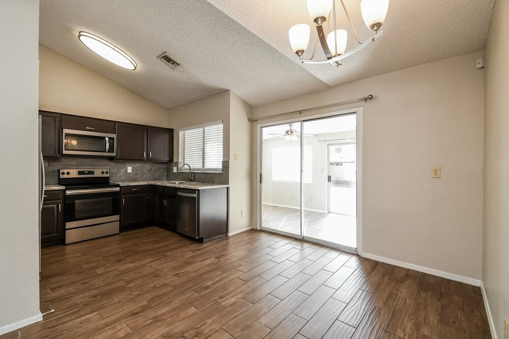 3869 W Elgin St - Photo 5 of 17