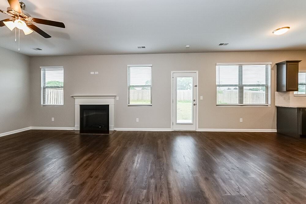 517 Emporia Loop - Photo 4 of 17