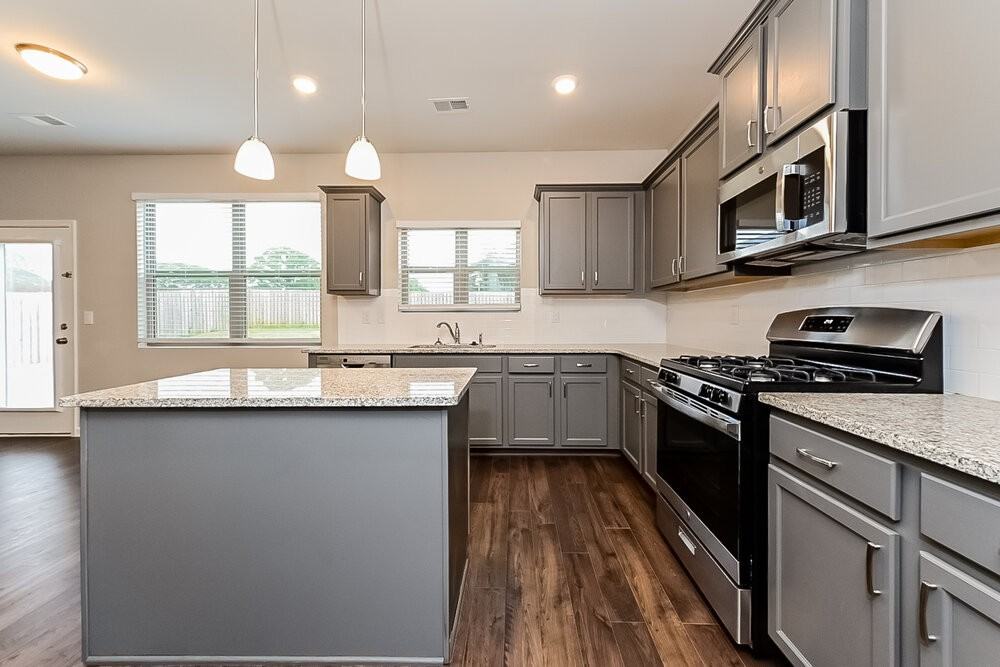 517 Emporia Loop - Photo 6 of 17