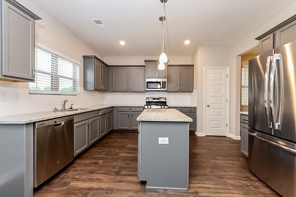 517 Emporia Loop - Photo 7 of 17