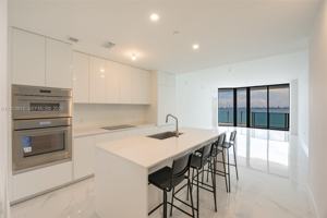 featured image of NE 23rd St & Biscayne Blvd