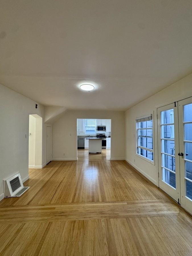 184 Pixley St - Photo 6 of 12