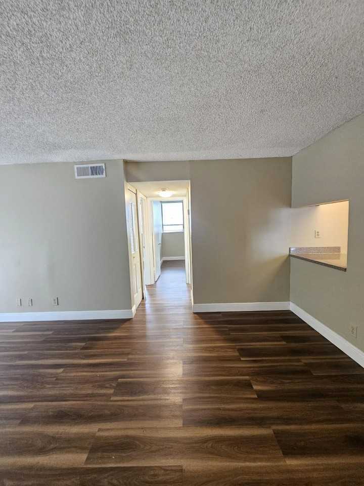 2000 North Congress Avenue