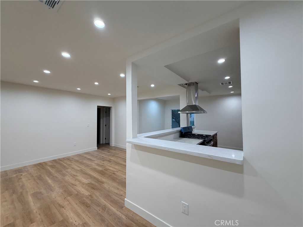 11104 Oxnard Street #11104 - Photo 5 of 21