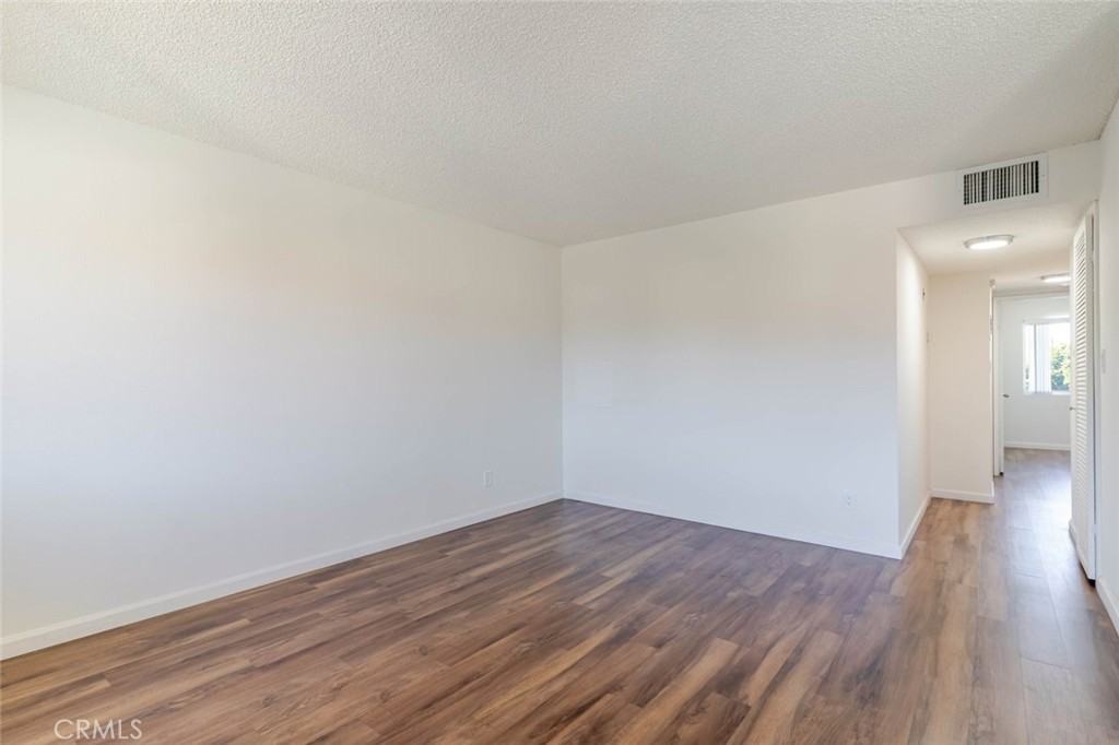 909 E Chevy Chase Dr #909-9 - Photo 5 of 26