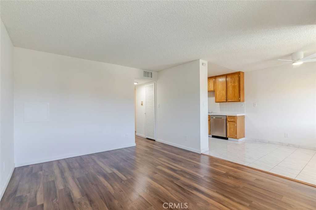 909 E Chevy Chase Dr #909-9 - Photo 6 of 26