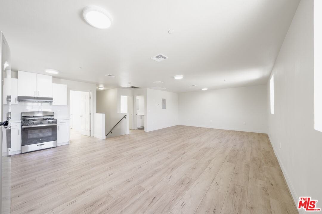 735 E 82nd St #735-735 - Photo 6 of 13