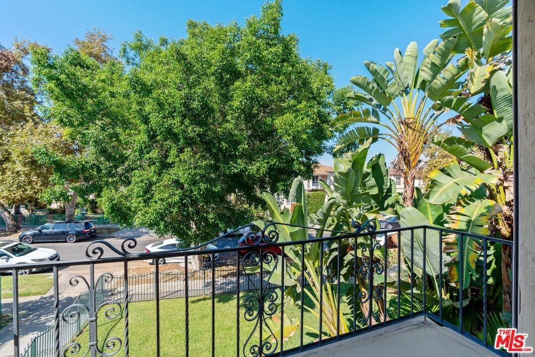 1232 South Orange Grove Avenue #1232 - Photo 3 of 36