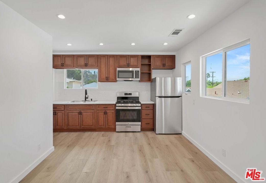 510 E Palmer Ave #510 - Photo 7 of 26