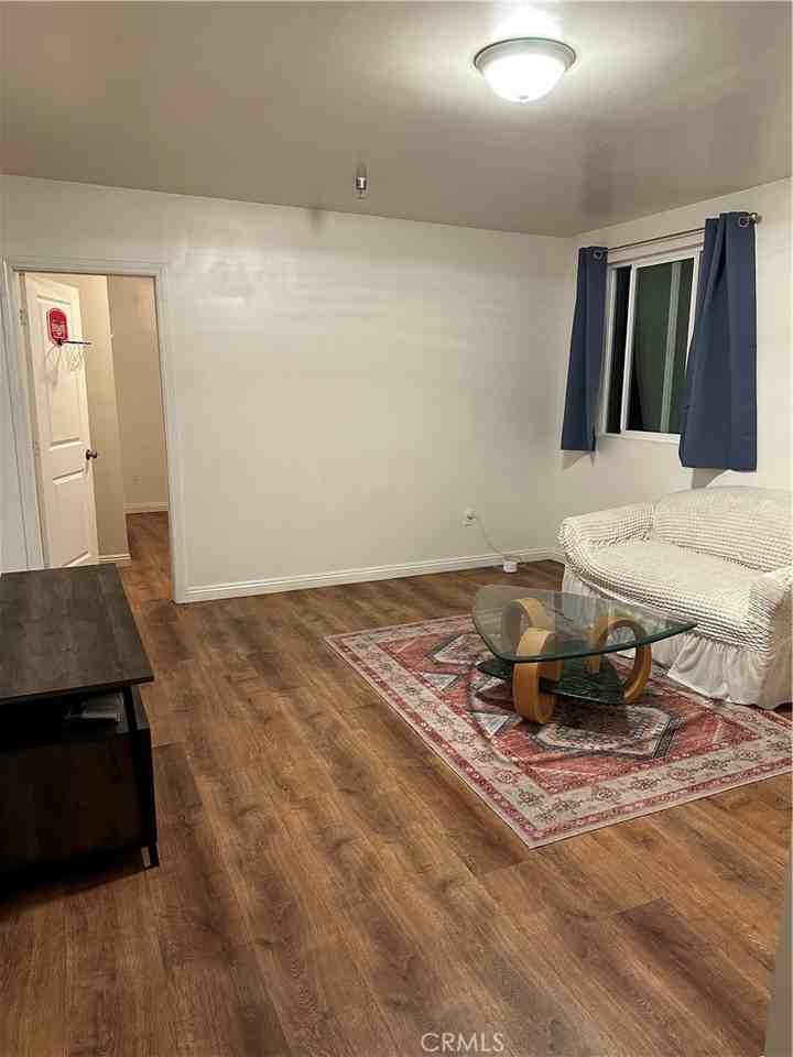 920 Aldgate Ave #920 - Photo 2 of 9