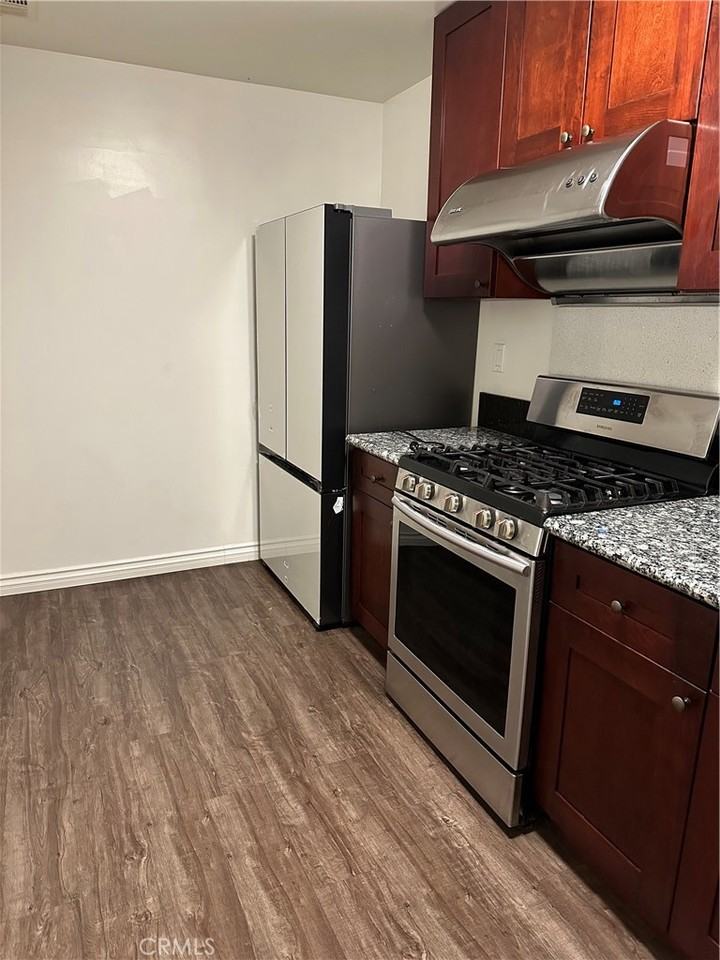 920 Aldgate Ave #920 - Photo 3 of 9