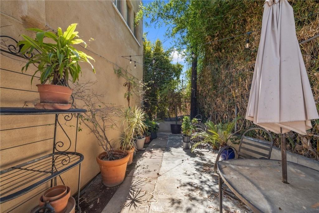 1285 South Dunsmuir Avenue #1285 - Photo 4 of 11