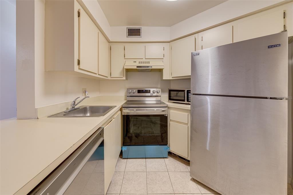 4004 Atrium Dr #4004-4 - Photo 5 of 24