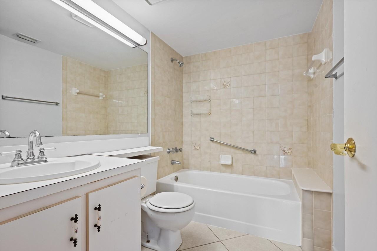 2732 Sw Matheson Ave #2732112H2 - Photo 2 of 18