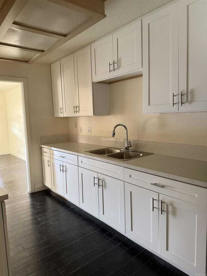 1096 Sumner Place #1096 - Photo 3 of 8