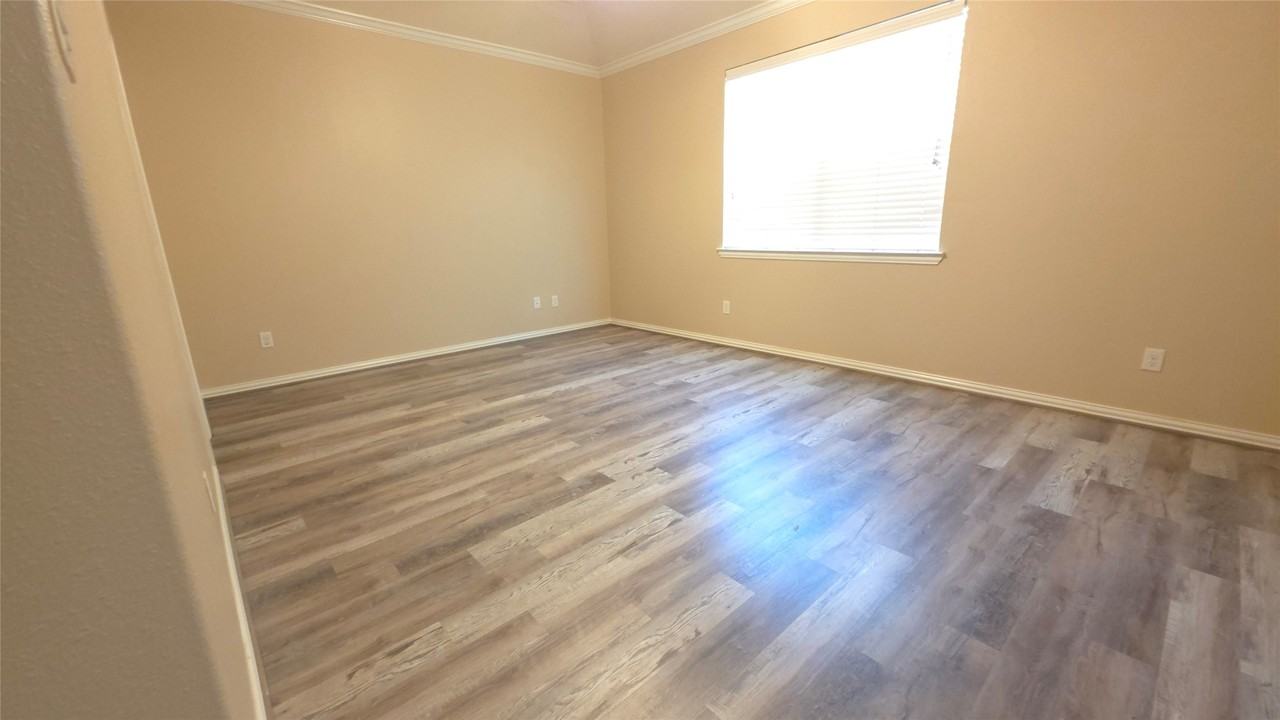 24503 Lakecrest Bend Drive #24503 - Photo 3 of 16